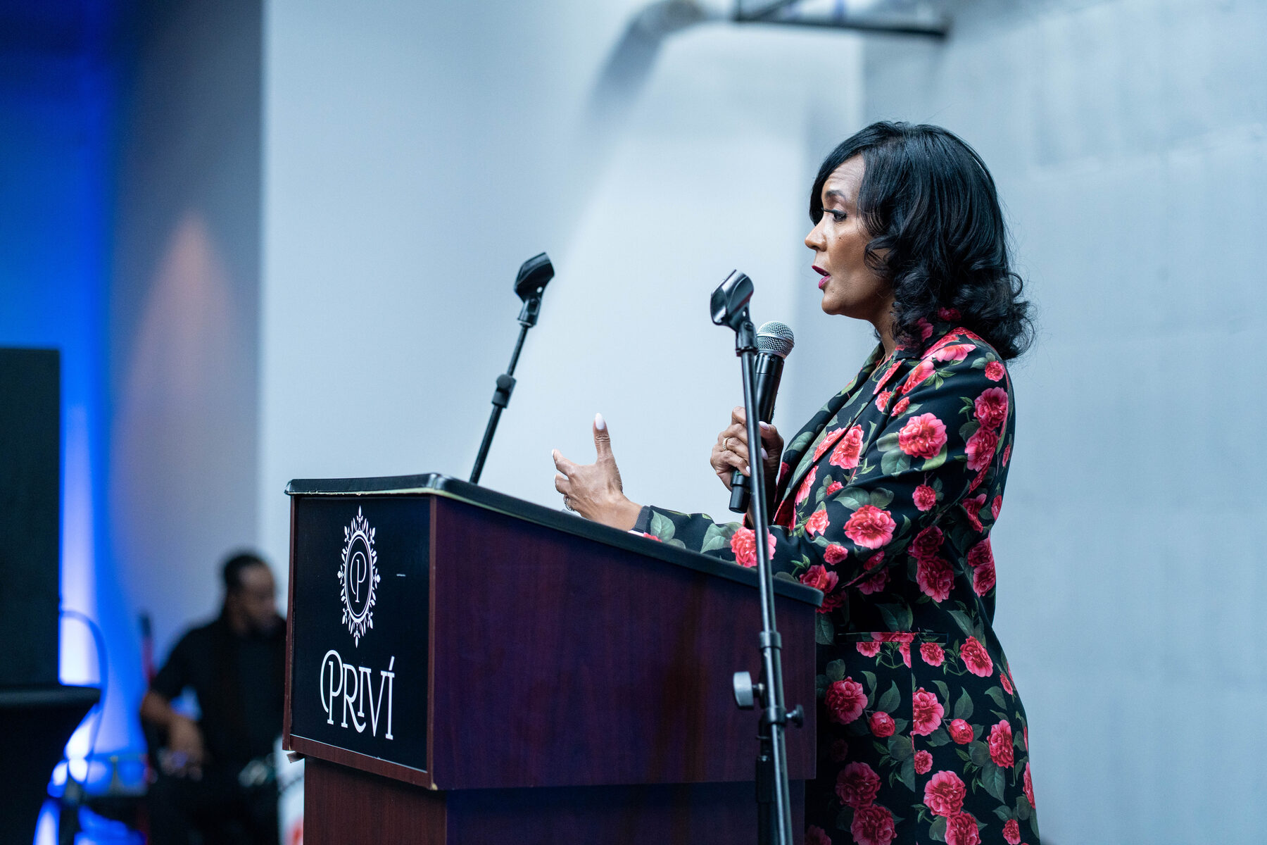 Mayor Keisha Lance Bottoms speaking at the September 26 Real Men for Keisha fundraiser